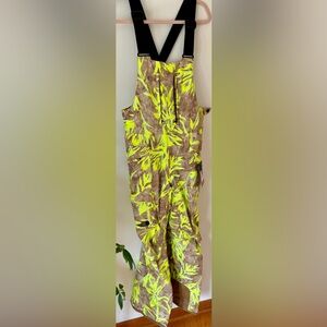 The North Face Women’s Neon Freedom Bib Ski Pants Dryvent Overalls camo